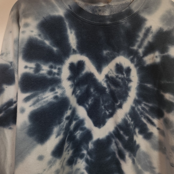 Urban Renewal Remade Heart Blue Tie Dye Crew Neck Sweatshirt Oversized Large XL - Picture 4 of 10